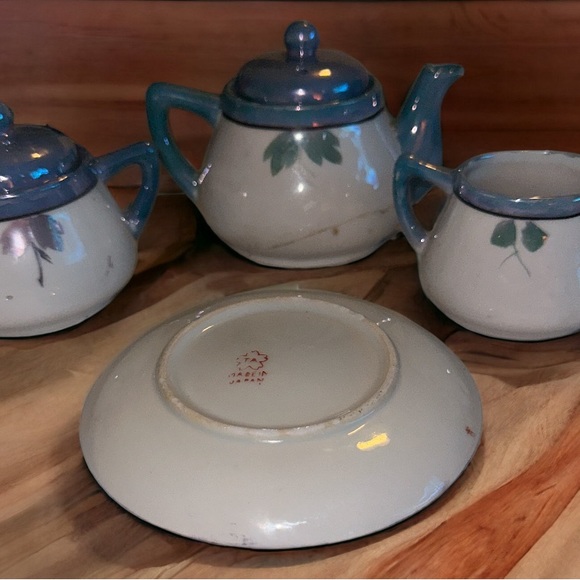 Lusterware Miniature teapot, creamer, sugar made Japan with TA stamped saucer - Picture 3 of 8